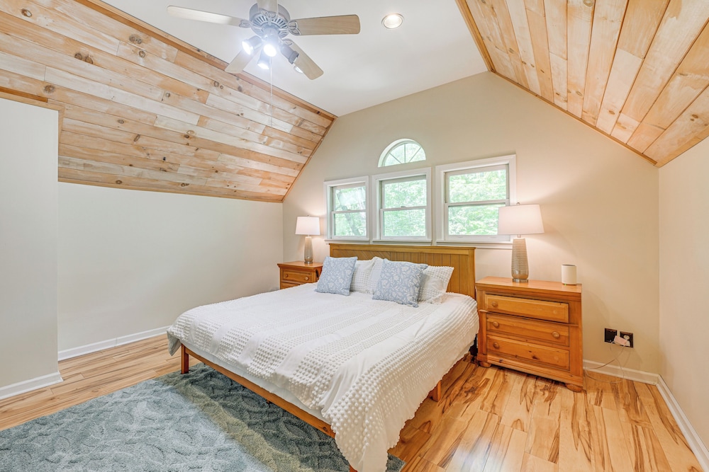 5-story Group Getaway w/ Game Room in Franklin!
