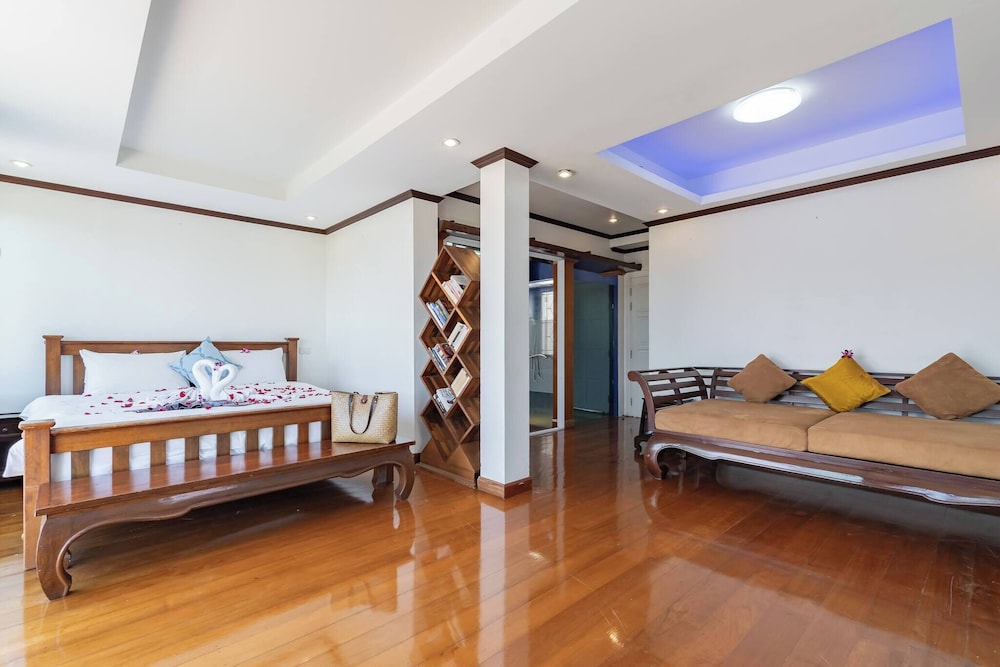 Luxurious 5-bedroom Pool Villa in Heart of Patong, Phuket