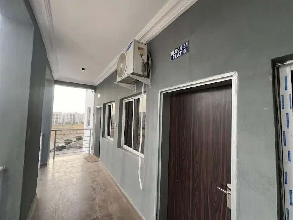 Metrohut Service Apartments