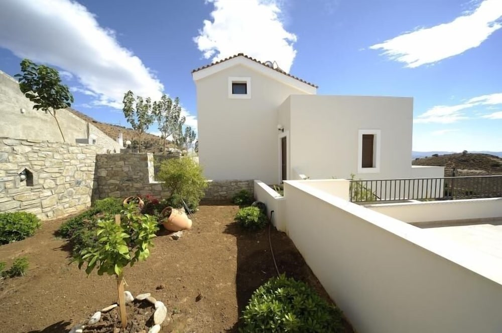 Lenikos Resort