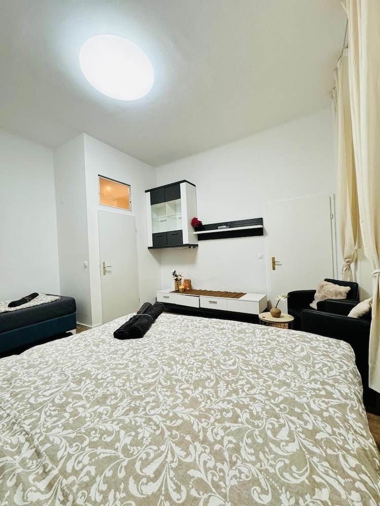 5BR Apt 10min to Matzleinsdorfer