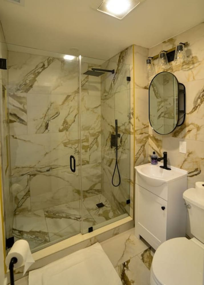Modern Three Bedroom Condo - Near Boston