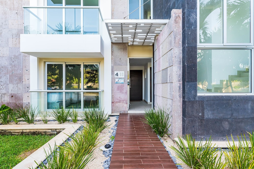 Casa Bellisima ! 2 bedroom swim up 2 Apts by RedAwning