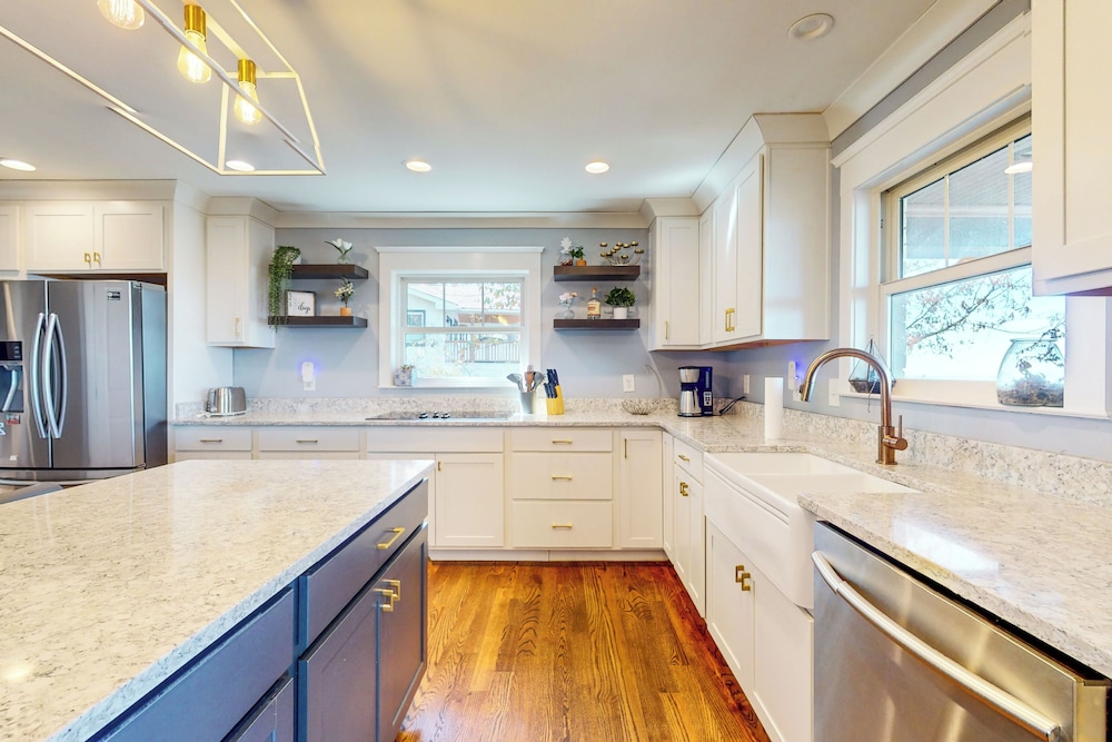 3 BR Home: Dog Friendly w/ Scenic Views & Pool