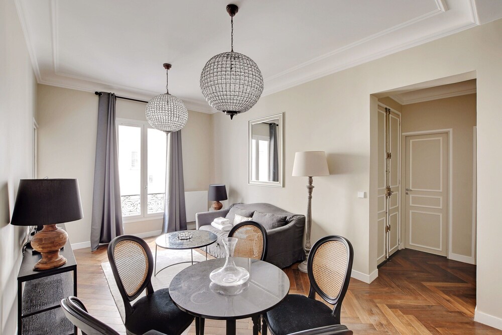 Charming Apartment - 1br/4p - Place Victor Hugo