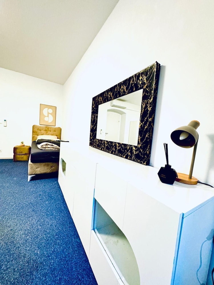 Spacious 7BR Apartment Prime Location
