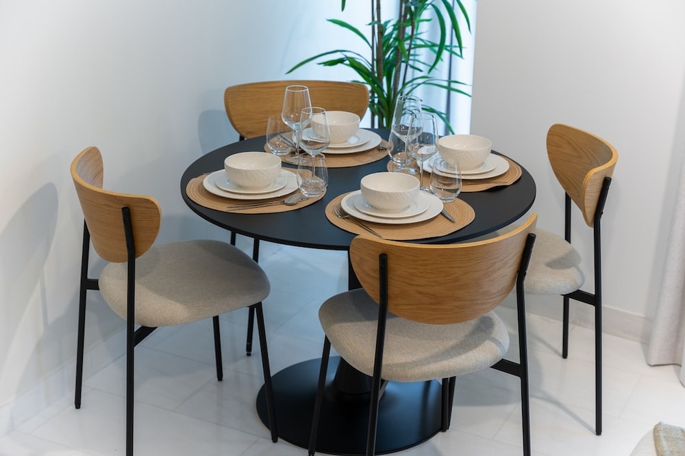 Modern Aesthetic 2-bedroom in Dubai Marina