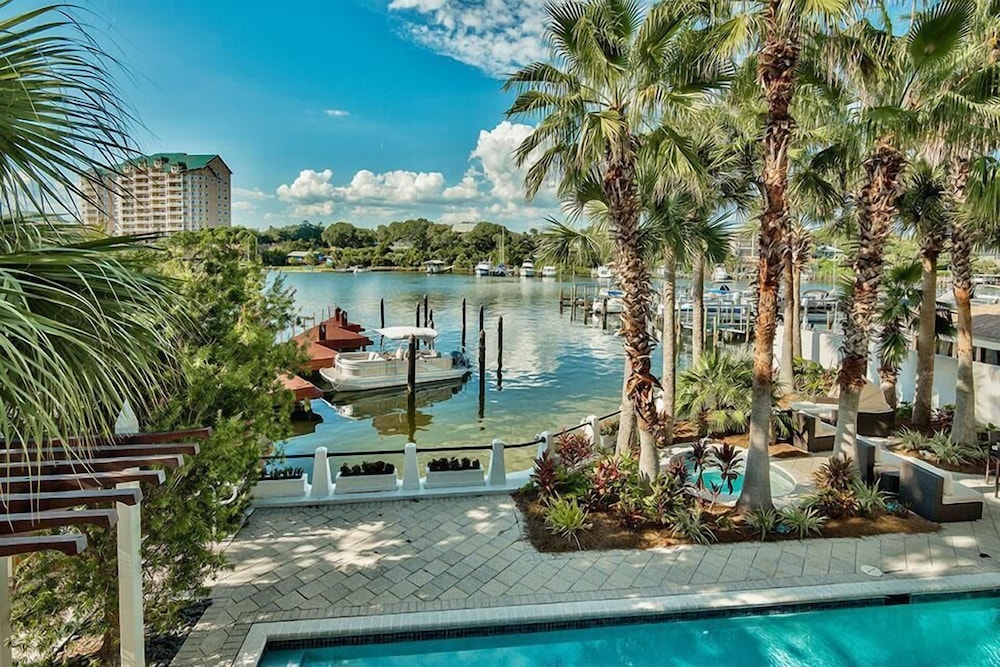 OLYMPIA SAND DOLLAR SUITE 2 Bedroom Holiday Home by Five Star Properties