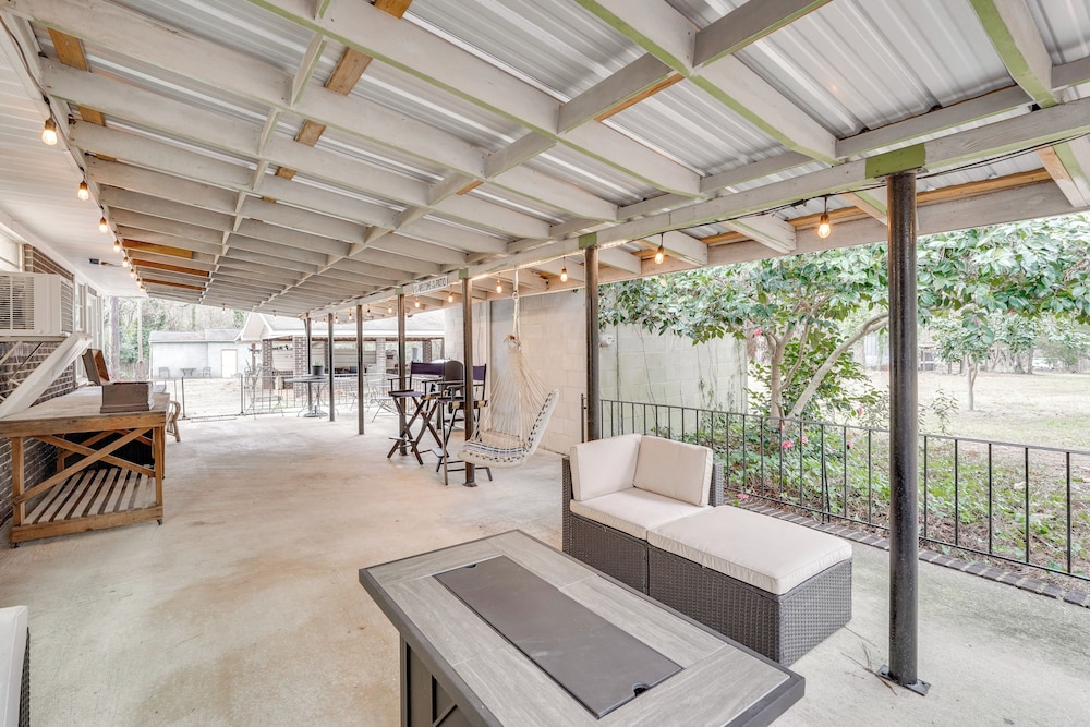 4 Mi to Uptown! Quiet Greenwood Stay w/ Patio
