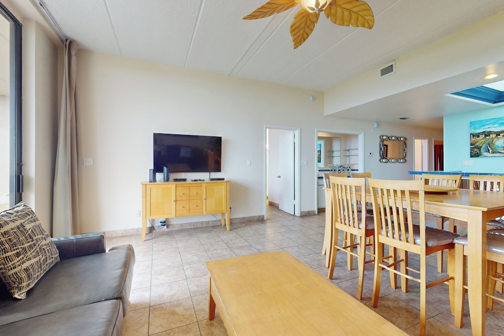 Gulf-view 3BR w/ Patio, Pools, Hot Tubs & Sauna
