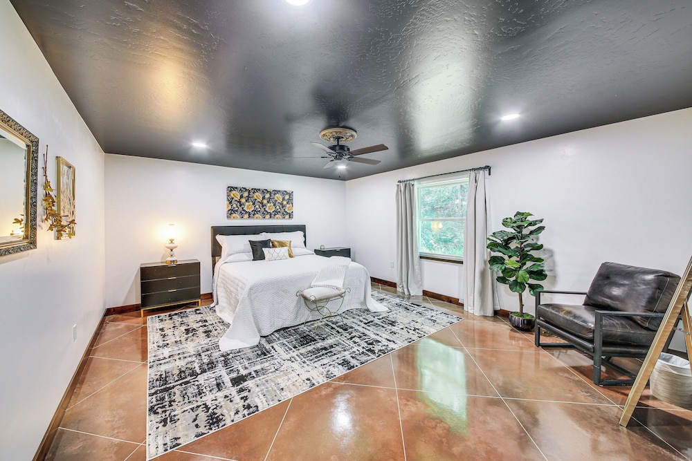 Relax, Reconnect & Explore: Modern Idaho House!
