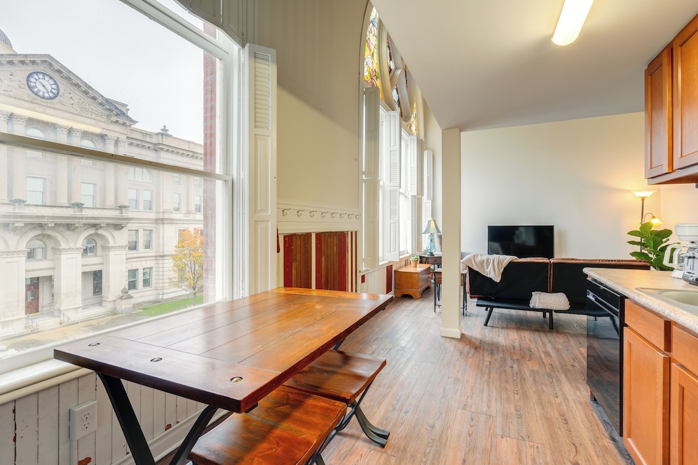 Unique & Stylish Studio Loft in Huntington!