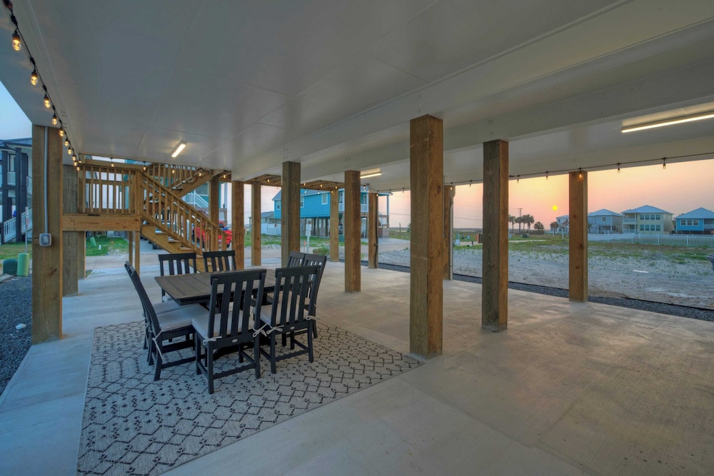 Sleeps 24 2 Homes, Priv Pool, Swing Bar, Patio Lounge Near Nature Preserve