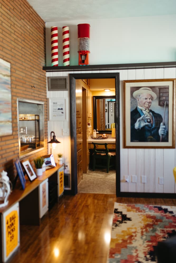 Omaha Vacations - Charming Omaha Retreat - Near Zoo Downtown 3 Bedroom Home by RedAwning - Property Image 32