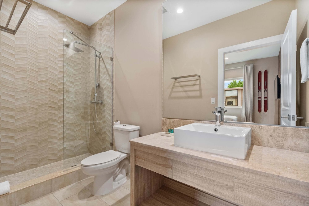 Minutes to Disney Chic Dream Villa With Stunning Patio and Resort Perks