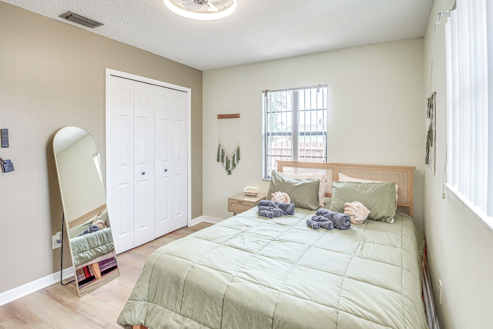 6 Mi to Gemini Springs Park: Chic Home w/ Pool!