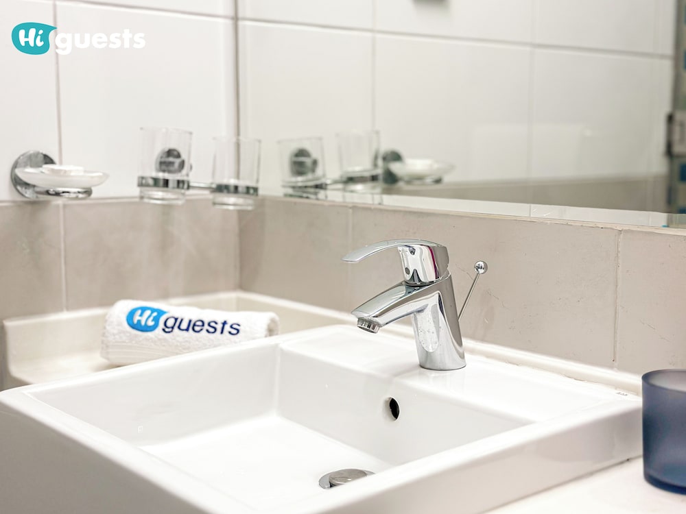 HiGuests - Azure Residences