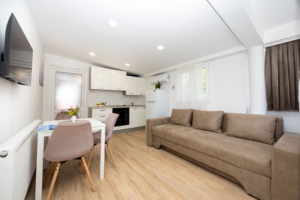 Lovely 1 Bedroom Apartment