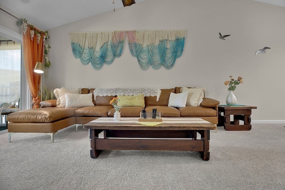 River Oaks 30h 2 Bedroom Condo
