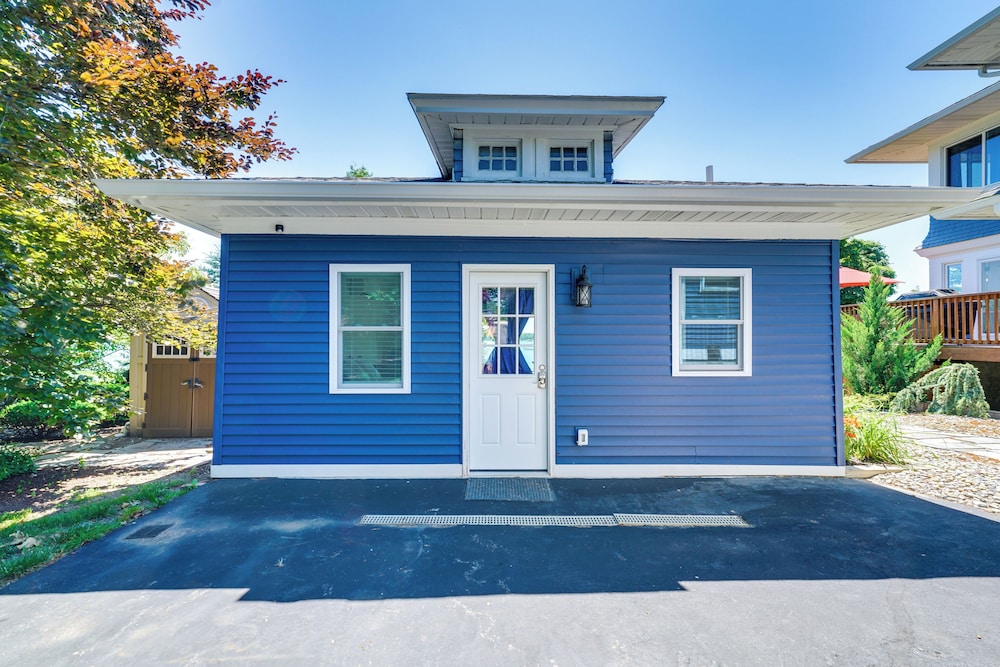 Serene Riverfront St. Clair Studio: Walk to Dtwn! view 4