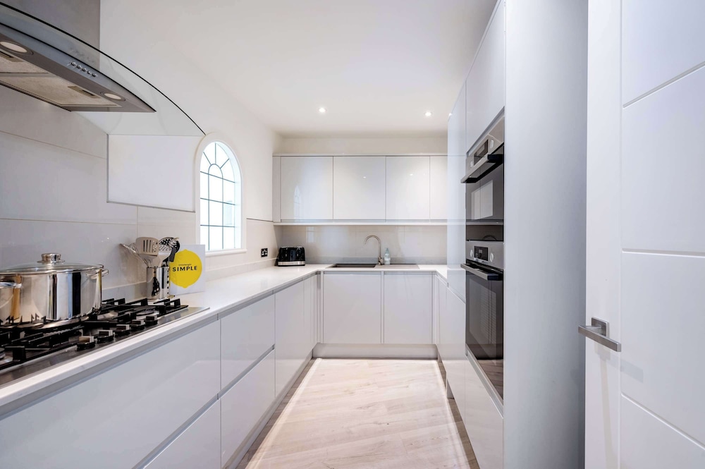 Lords Living -3 bed in Regents Park With Terrace