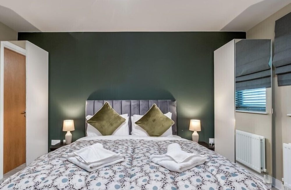 Central Belfast Apartments: Victoria view 5
