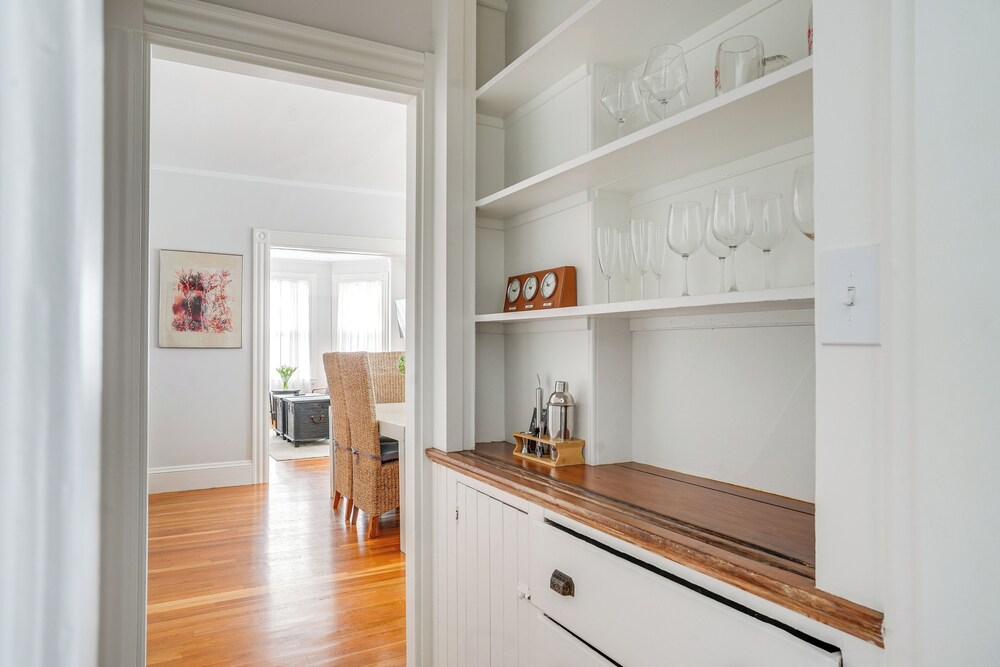 Walk to Harvard Square: Apartment in Cambridge