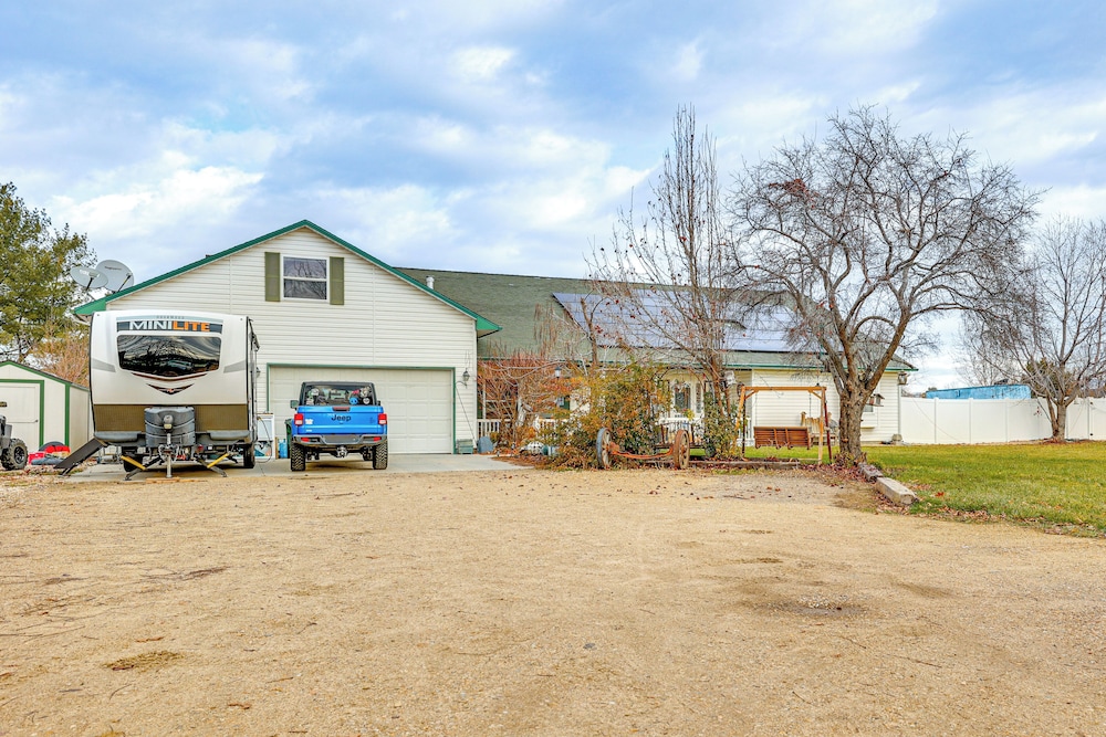 1 Mi to Old Town: Central Meridian Home