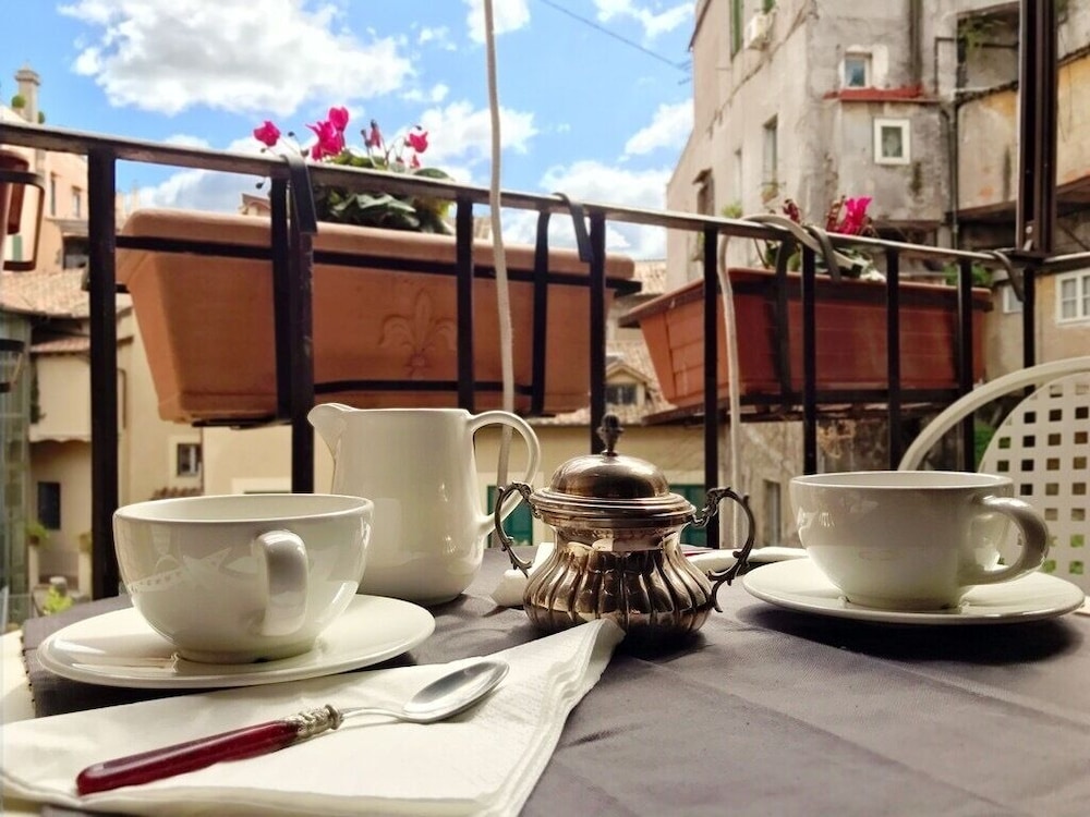 Wonderful Apartment With Balcony In Piazza Margana
