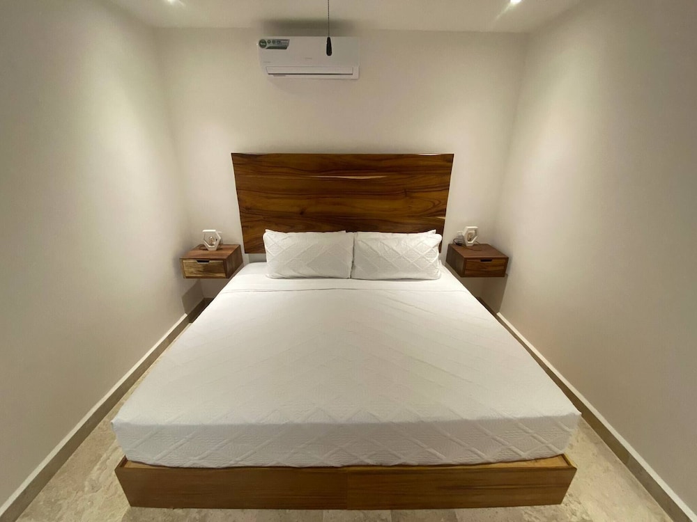 Spacious and Comfortable Ph With Private Pool in Zama!