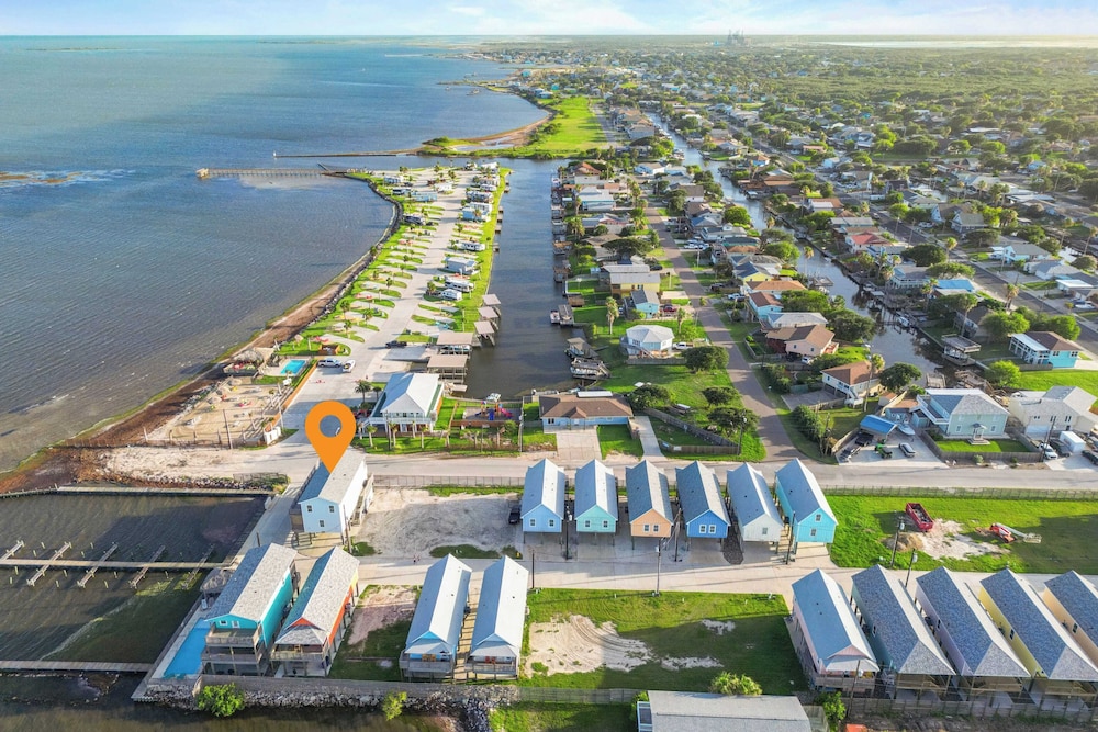 Laguna Sunrise Water Views, Private Pool + Minutes to Padre Island & Beaches