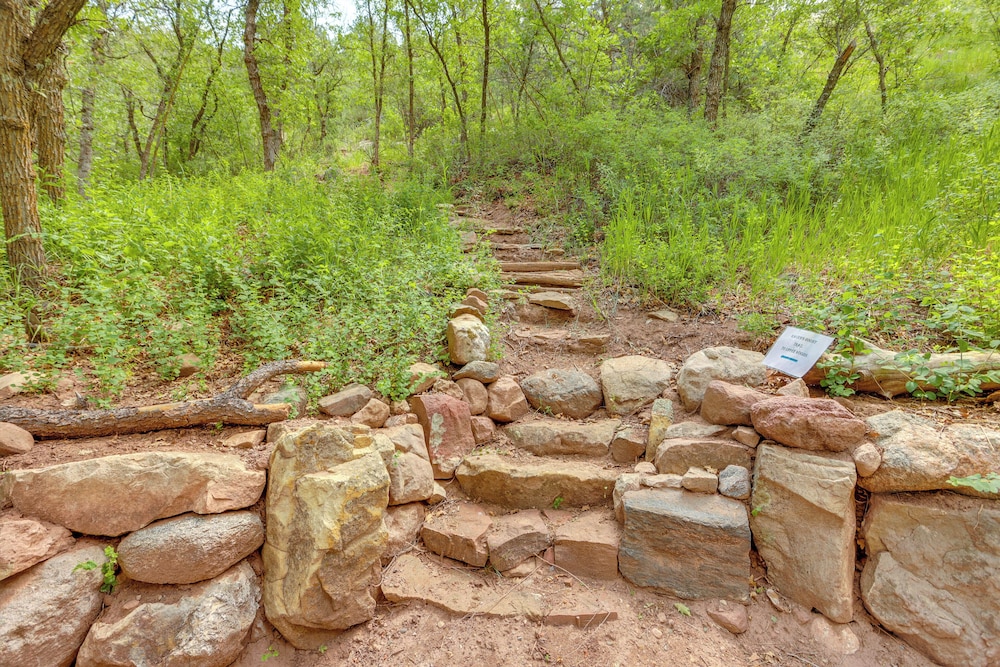 Hike On-site: Mountain-view Hideaway in Durango