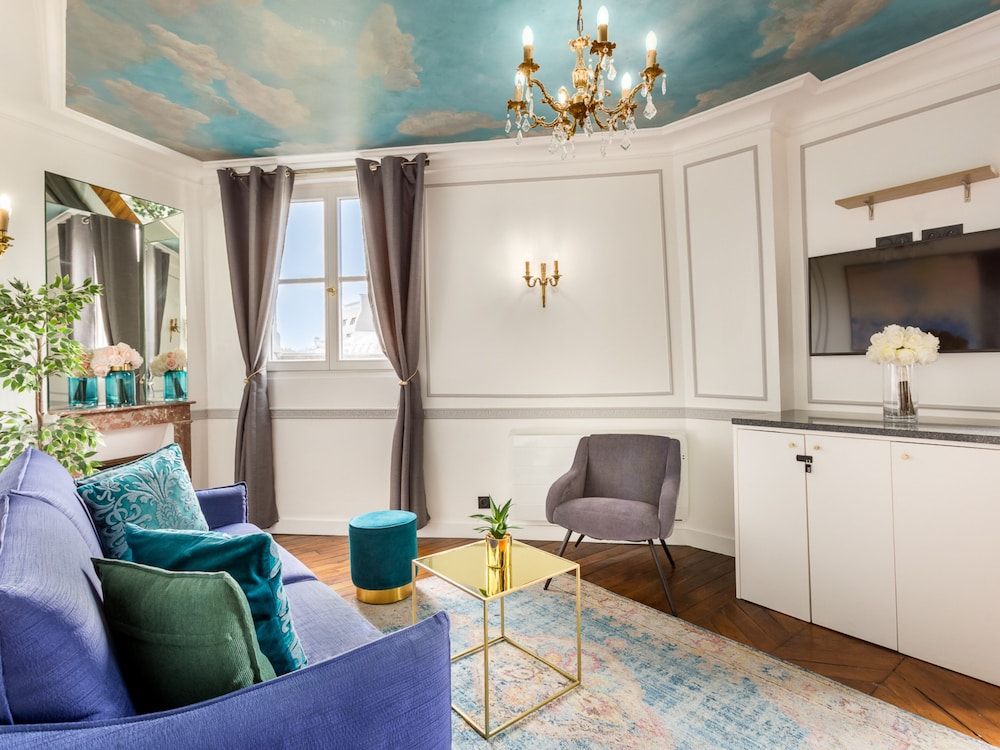Merveil Luxury Suites - Royale - Saint Honore view