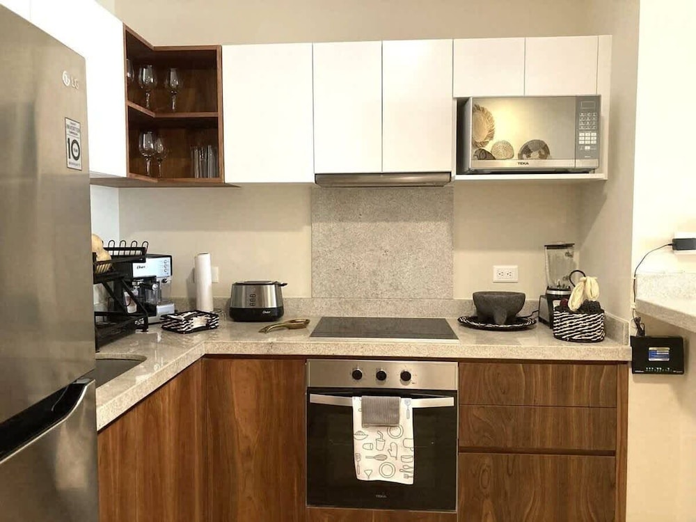 2 BR Amazing Pool Top Amenities Wifi 2FL Gym