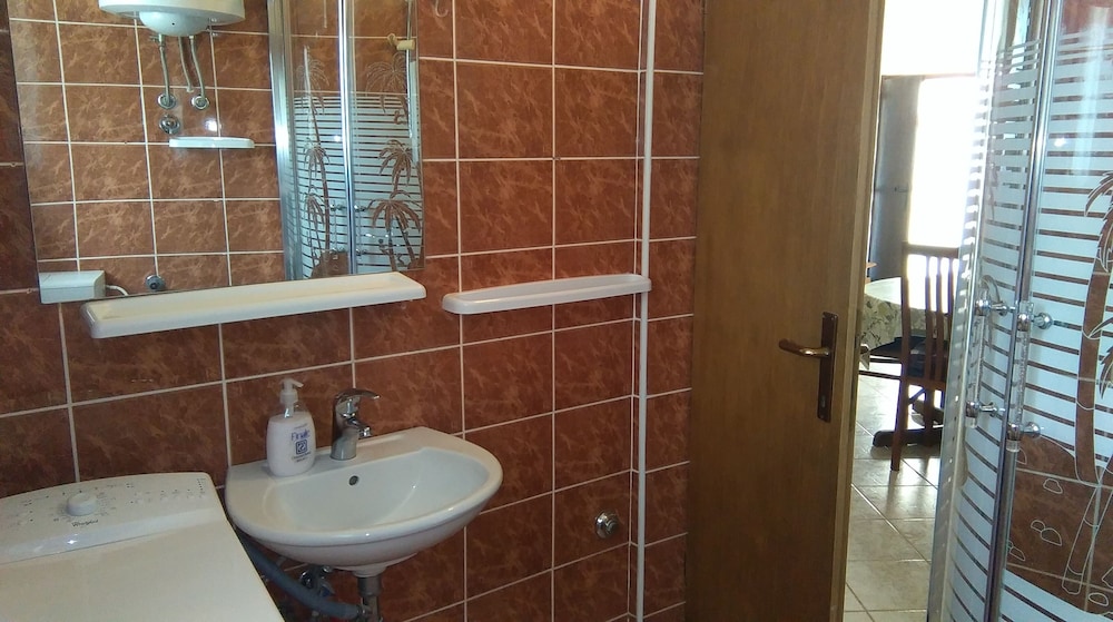 Photo 9