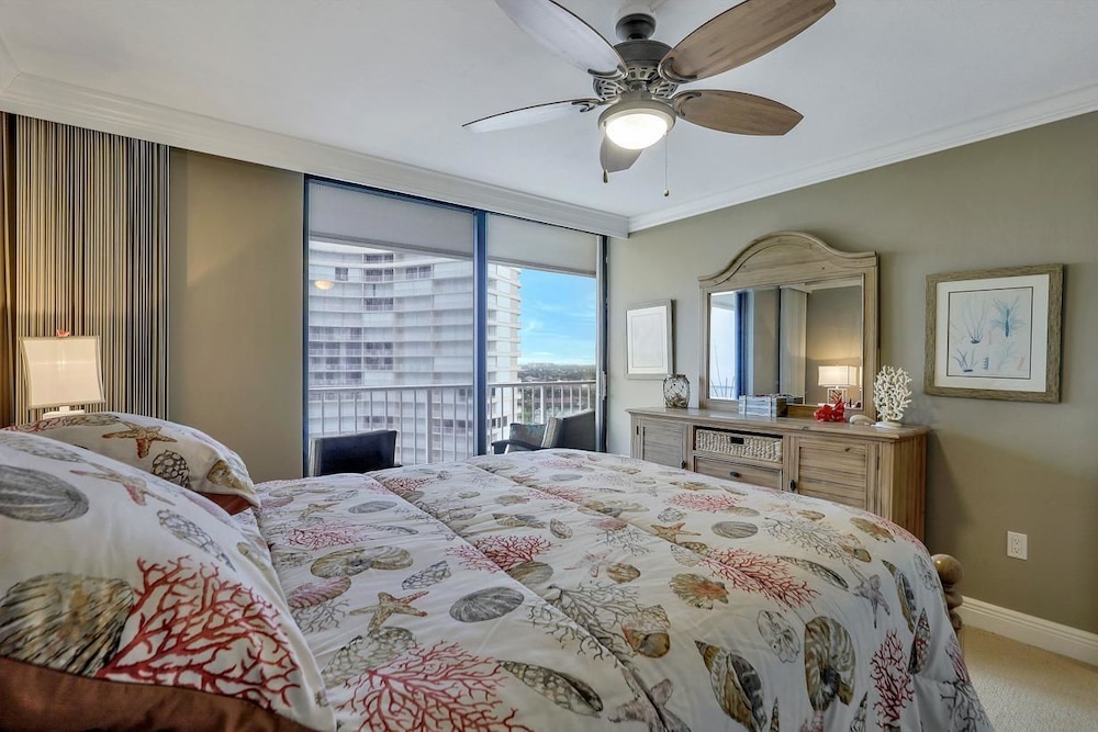 Beachfront Condo With Panoramic Ocean Views and Pool view 5