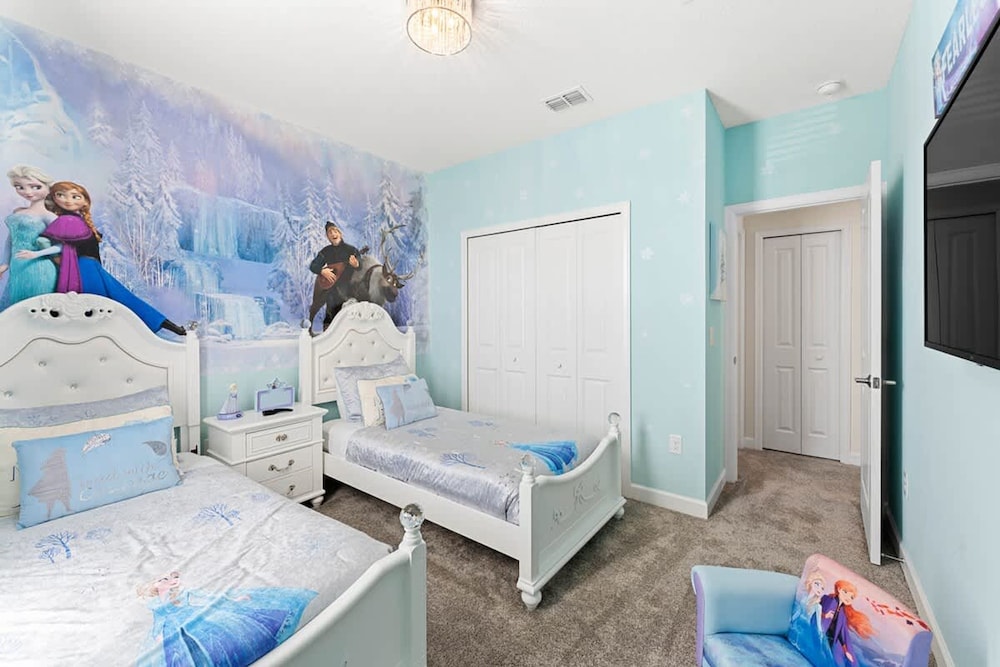 Sophisticated 6BR at Storey Lake Sl2766