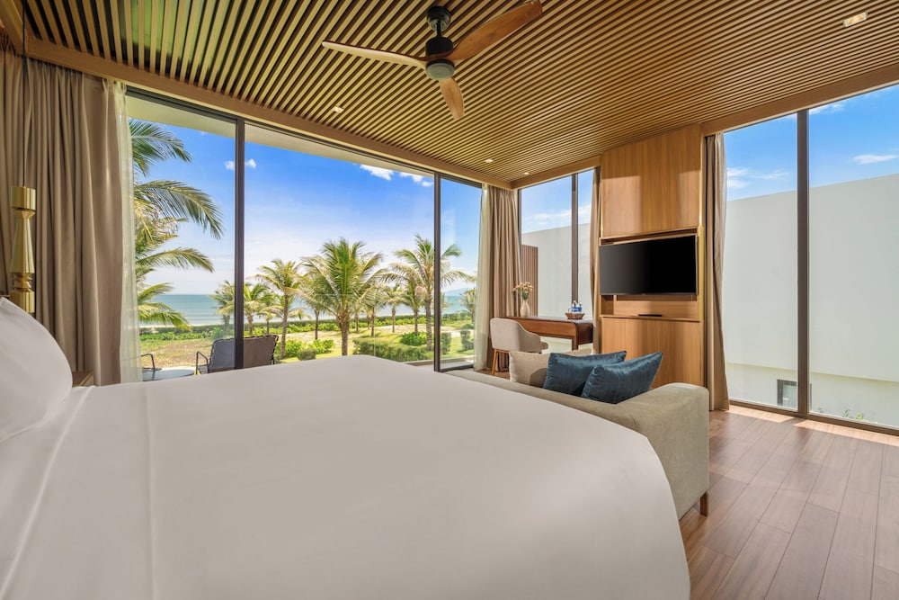 Aqua Vista Hoi An Beachfront Villas