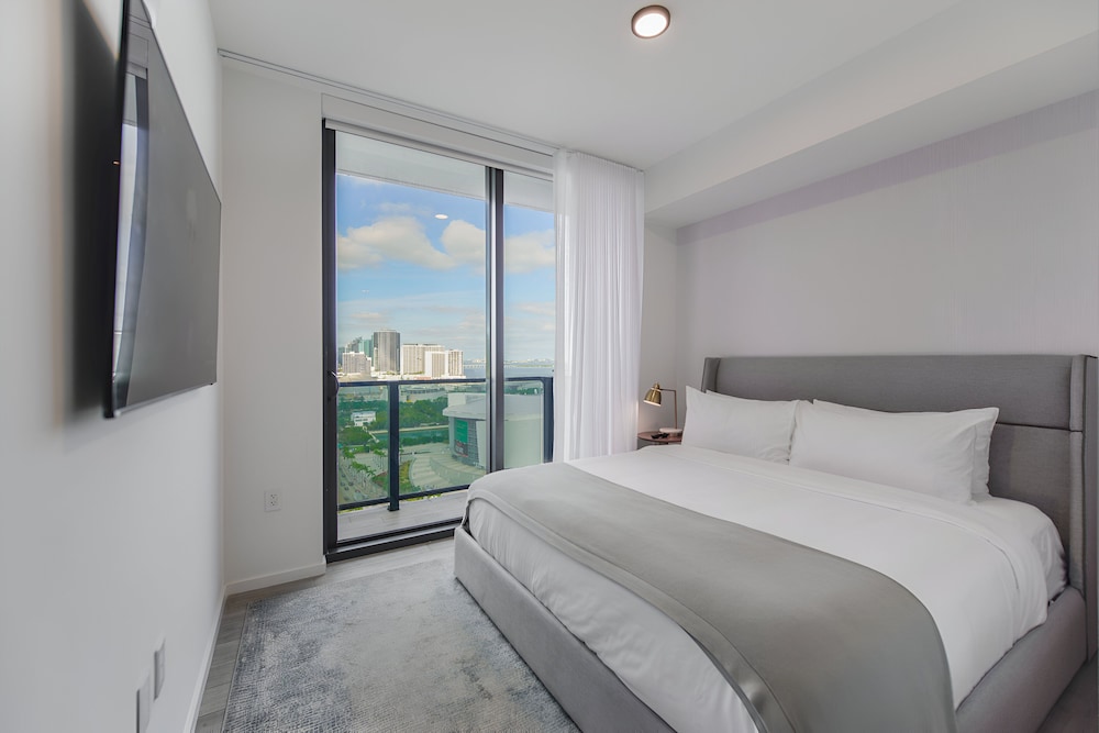 Exquisite Bay View Studio at Miami