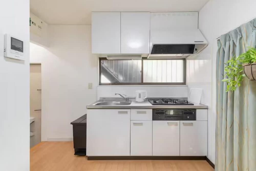 6 Minutes to Shinjuku Station by Train, Max 4 People