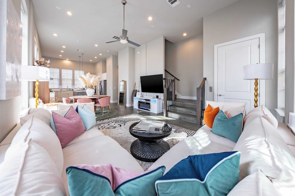 Modern Home, Private Balcony, Near Rainey & Lady Bird Lake Haus of Z