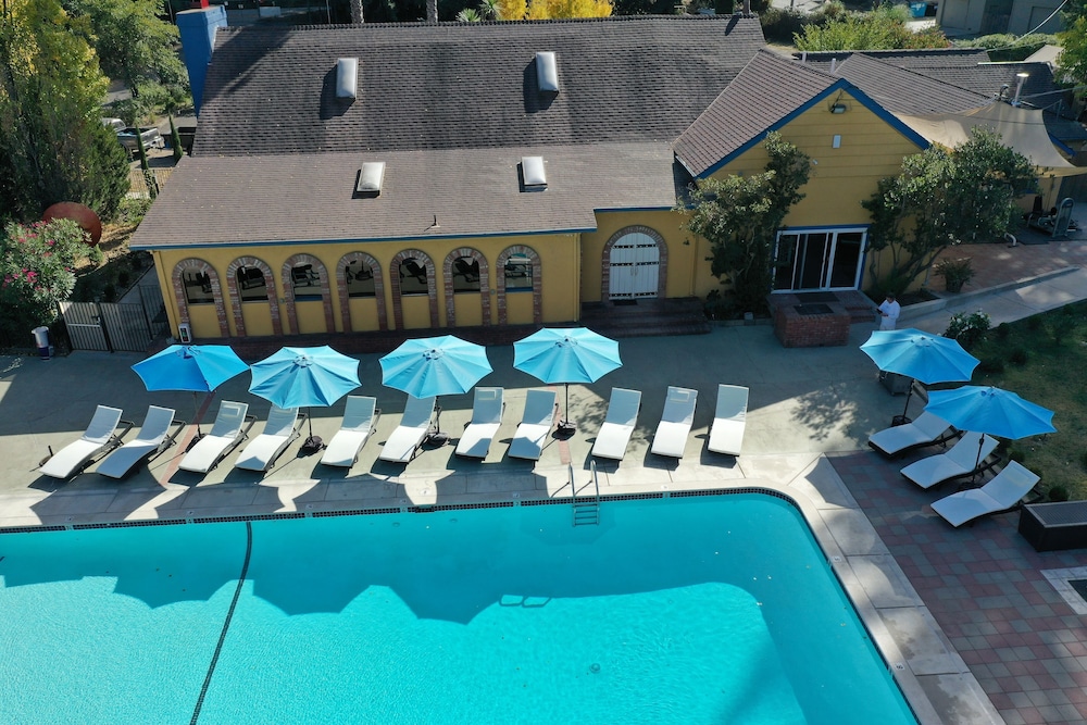 Surrey Resort view 4