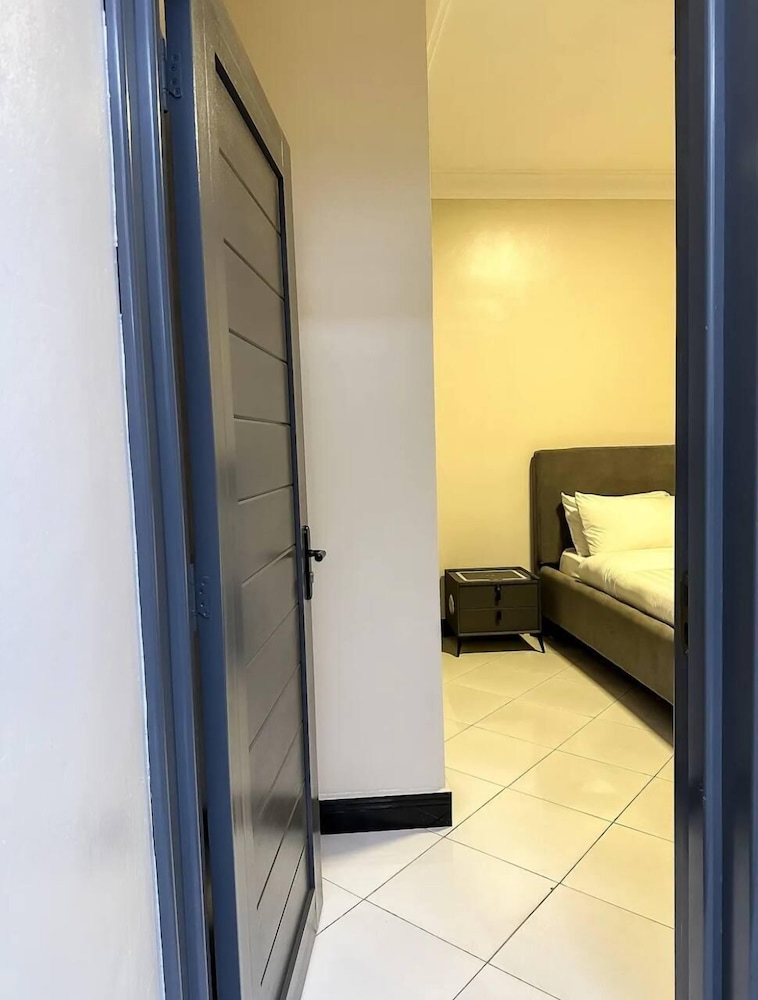 LivLuxe Apartments 7