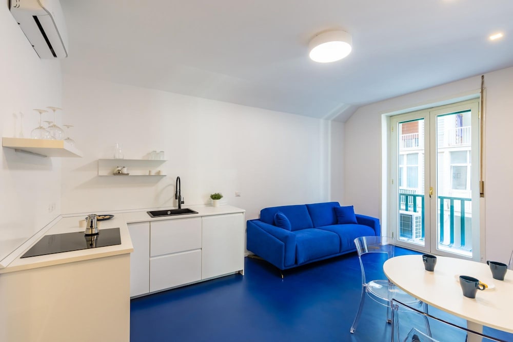 Piazza Municipio Blue Apartment by Wonderful Italy