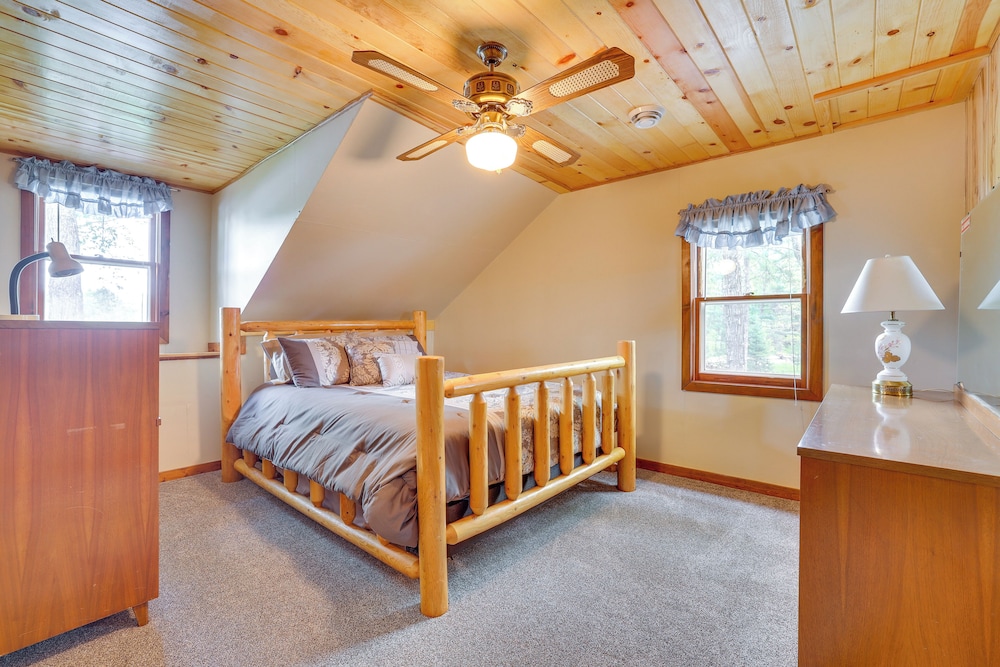 Hatfield Family Home on Lake Arbutus: Boat & Hike
