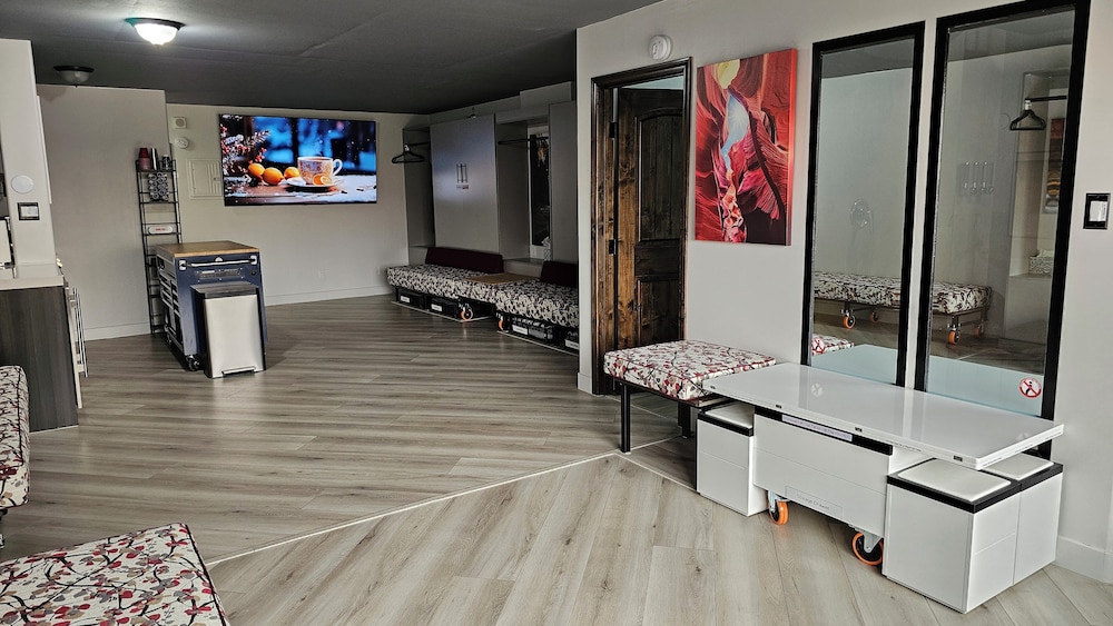 LVStripHouse Condos Sleeps up to 14