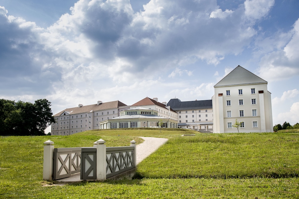 Magny-le-Hongre Vacations - BB Hotel pres de Disneyland Paris - Property Image 5