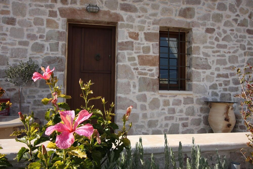 Lithos Traditional Houses