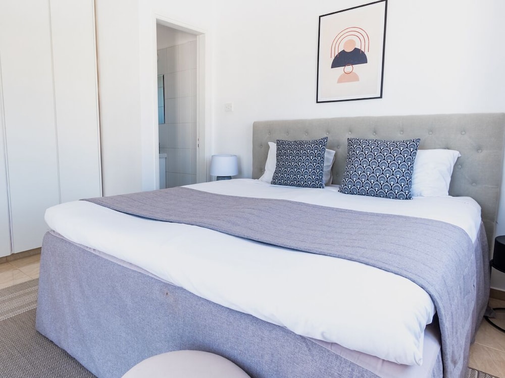 Adorable 1-bedroom Holiday Apartment With Balcony All Yours view 2