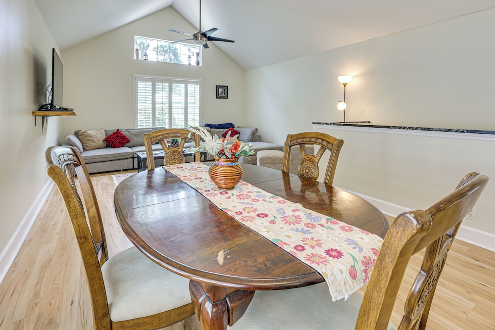 4 Mi to Beaches: St Simons Island Escape w/ Patio!
